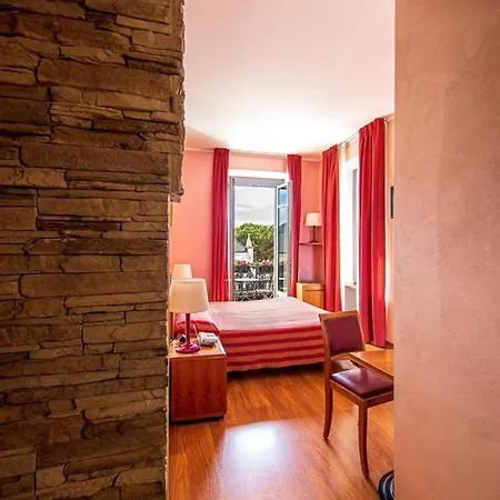 Szálloda Intra Hotel