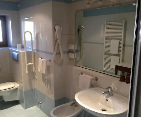 Intra Hotel 3*