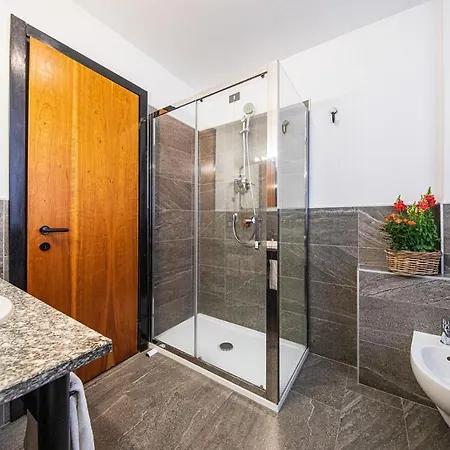 Intra Hotel فندق