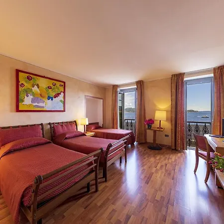 Intra Hotel Отель