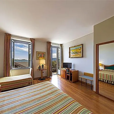 Intra Hotel