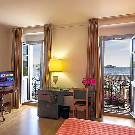 Intra Hotel Intra