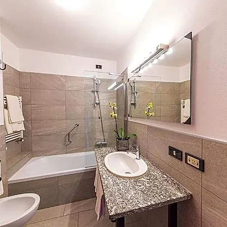 Intra Hotel Intra